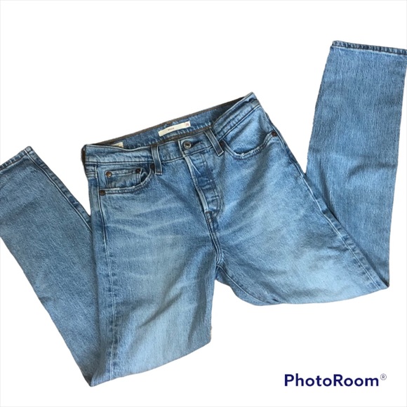 Levi’s Light Wash Button Fly Wedgie Jeans - Picture 1 of 12